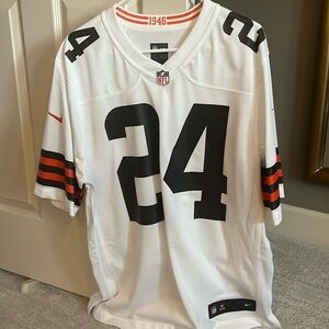 NFL Jersey. Nick Chubb. Large. New . Never worn